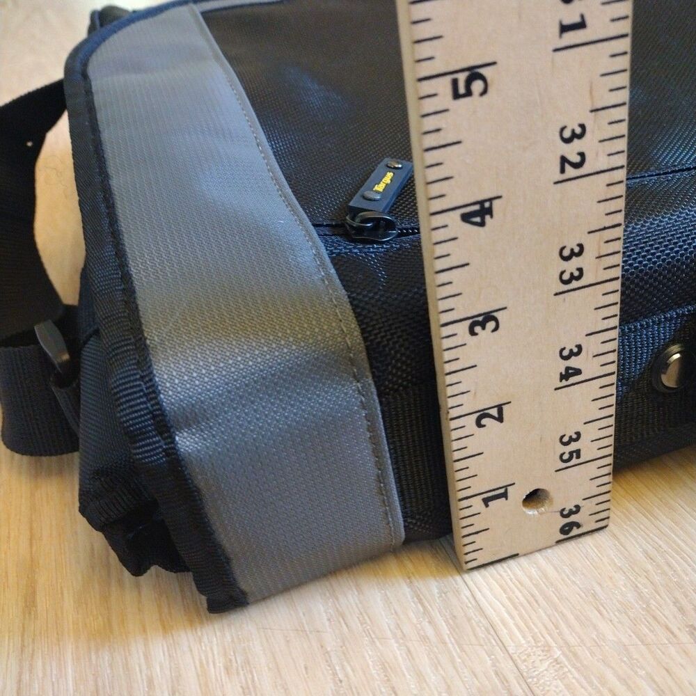 Targus CityGear Laptop Messenger Case Bag TCG200 Nylon 17" Shoulder Strap Handle - Picture 15 of 16
